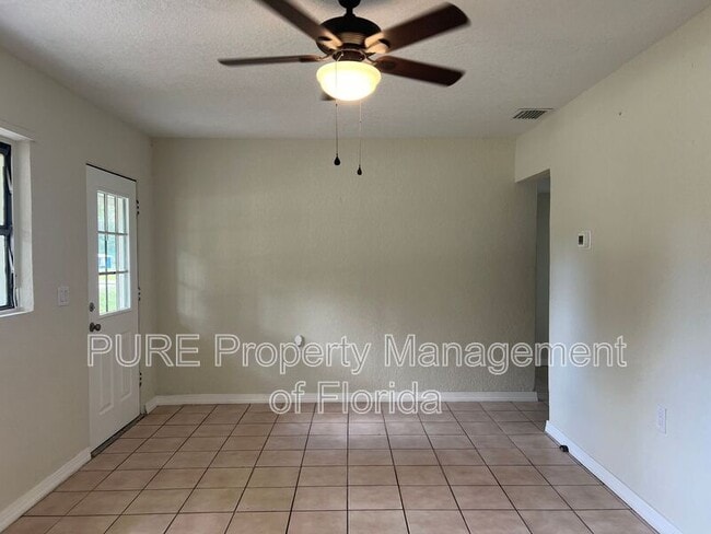 Building Photo - 2205 NE 14th Ave