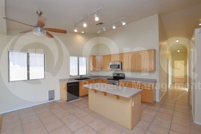 Building Photo - 727 S Peppertree Dr