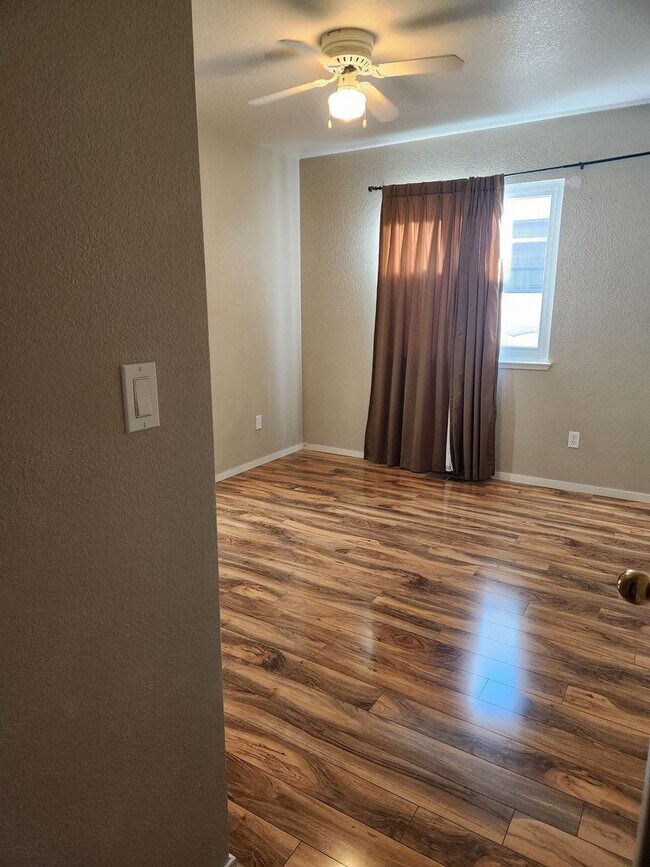 Building Photo - Charming Highland Ranch home 3bed/2ba/2 ca...