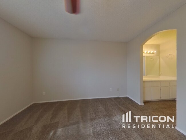 Building Photo - 1676 Round Mountain Cir