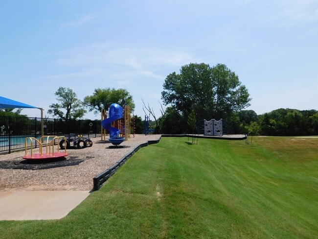 Building Photo - 4 Bedroom, 3 Bathroom Single Story in East Edmond With Storm Shelter