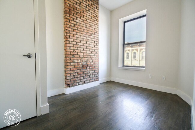 Building Photo - 1328 Halsey St