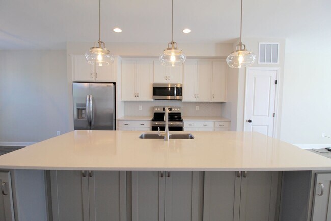 Building Photo - 3398 Monterey Dr