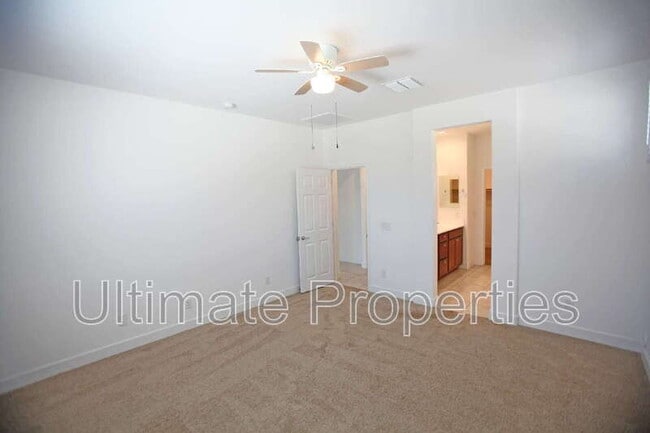 Building Photo - 10966 W Melvin St