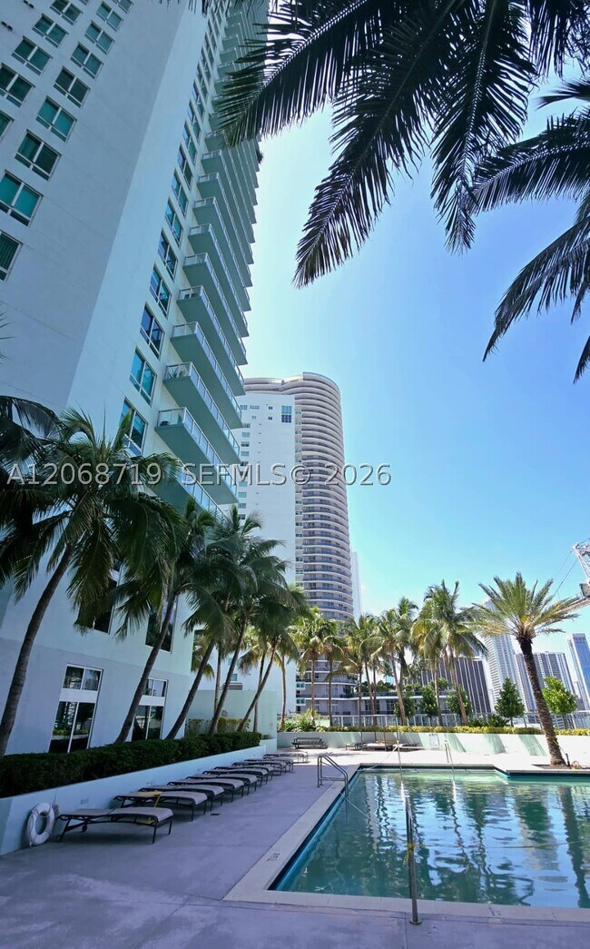 Building Photo - 1900 N Bayshore Dr