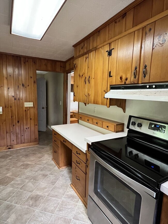 Building Photo - 296 Middle Fork Rd