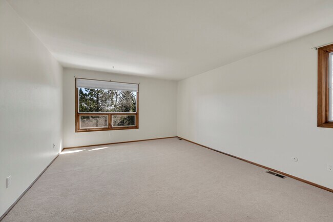 Building Photo - 2356 S Hiwan Dr