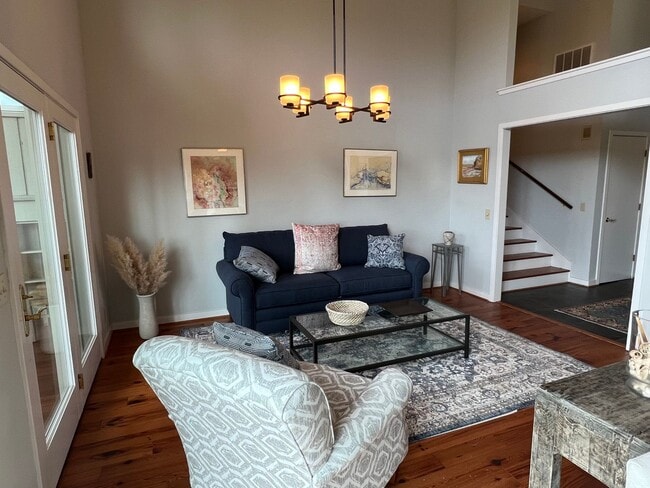 Building Photo - Beautiful Furnished Marsh Front Home - 6 mo Lease Term
