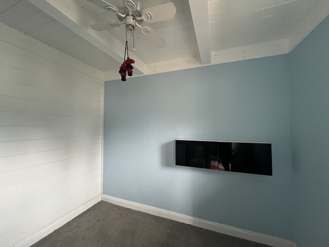 Building Photo - 2217 Madera Rd