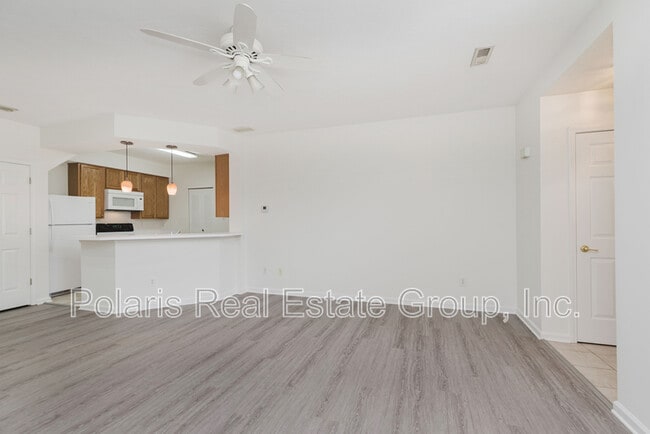 Building Photo - 8422 Enclave Blvd