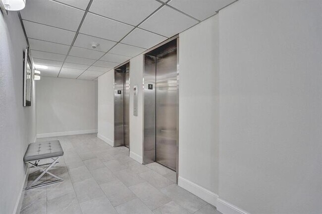 Building Photo - 2715 N Ocean Blvd