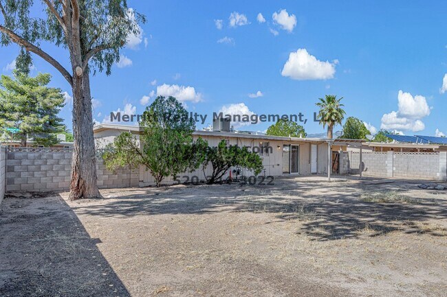Building Photo - 8518 E Fond Du Lac Dr