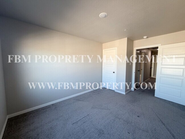 Building Photo - 464 Restoration Rd