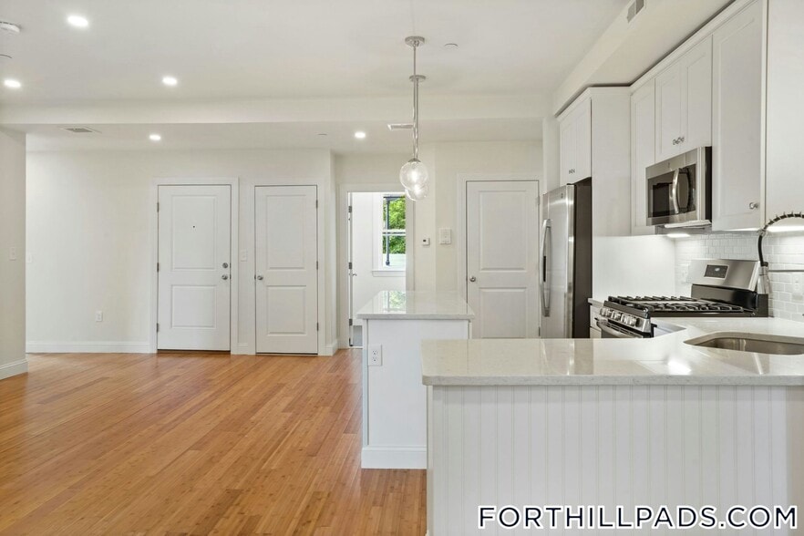 Building Photo - 137 Thornton St