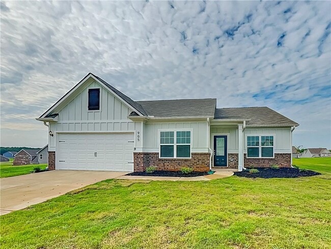 Primary Photo - 905 Hesston Dr
