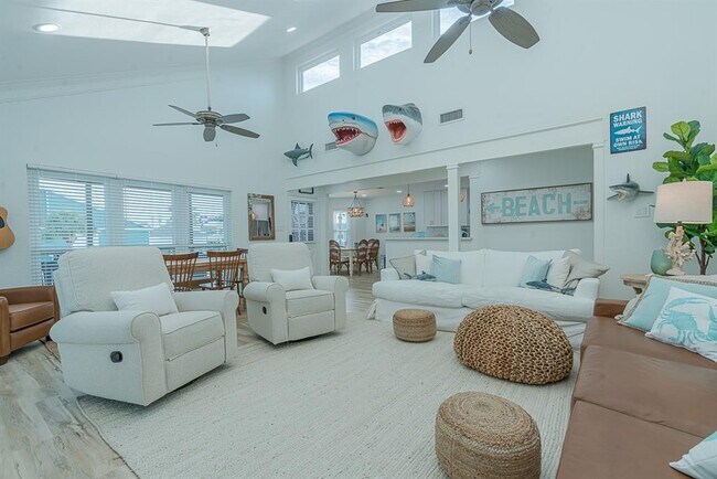 Building Photo - 13826 Pirates Beach Blvd