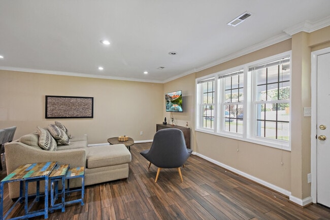 Building Photo - 7103 Highland St