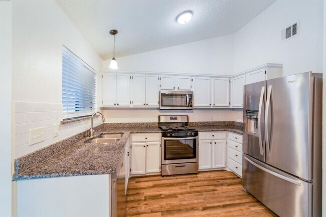 Building Photo - 2014 Balsam Way