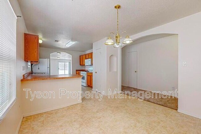 Building Photo - 1817 Sierra Norte Loop NE