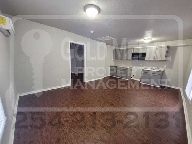 Building Photo - 711 W Avenue B