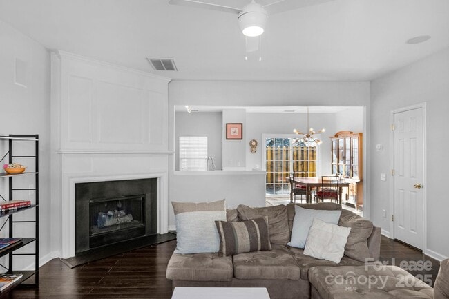 Building Photo - 3213 Mannington Dr