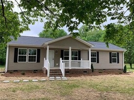 Building Photo - 3735 Oakwood Dr