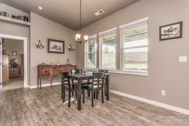 Building Photo - 4368 SW Umatilla Ave