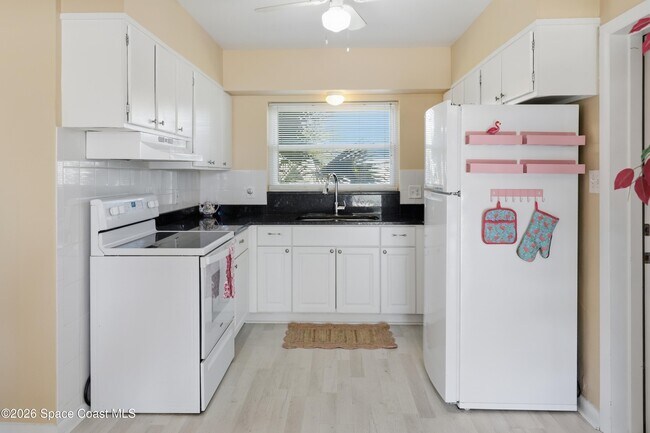 Building Photo - 134 E Alachua Ln