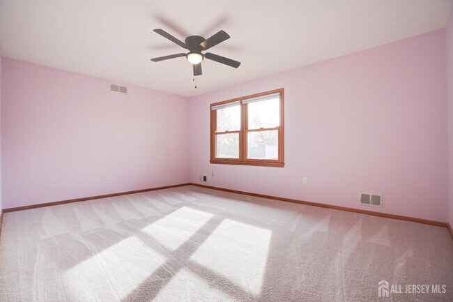 Building Photo - 11 Lenox St