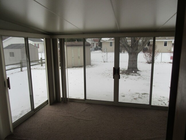 Building Photo - House in Janesville