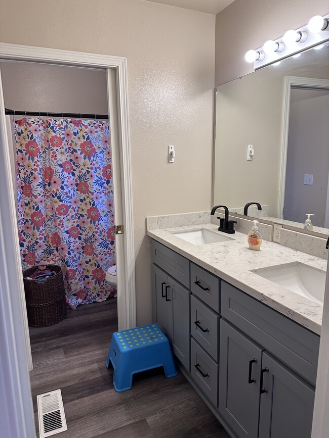 Building Photo - 8705 133rd St Ct E