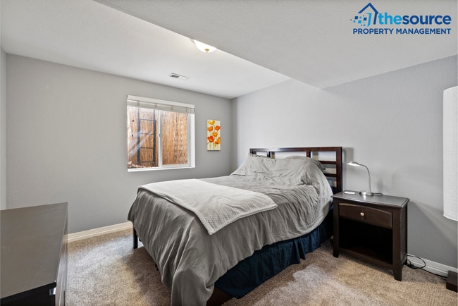 Building Photo - Charming 4 Bedroom 4 Bathroom Townhome in Desirable West Fort Collins!