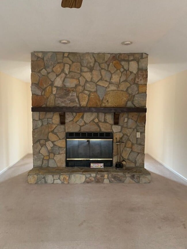 Building Photo - Single Family Home