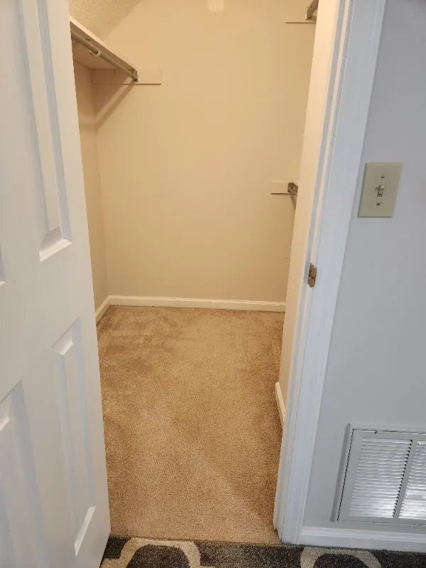 Building Photo - 2503 E Lakeview Dr