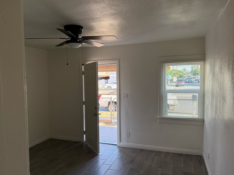 Building Photo - 1170 W Rialto Ave