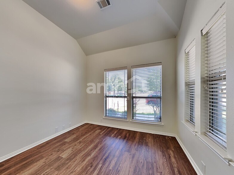 Building Photo - 820 Cheryl St