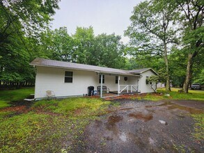 Building Photo - Updated 2 bedroom Home in Amenity Filled C...
