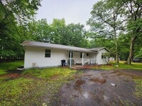 Building Photo - Updated 2 bedroom Home in Amenity Filled C...