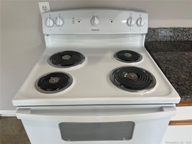 Building Photo - 558 Connecticut Ave