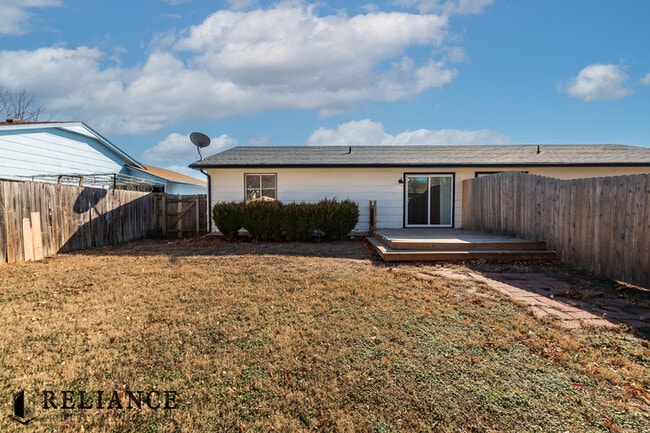 Building Photo - 8712 Lakeland Cir