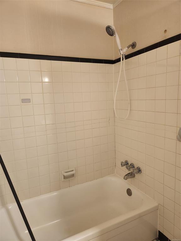 Building Photo - 606 Fairview Ave