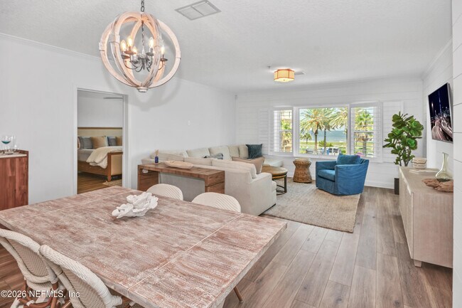 Building Photo - 922 1st St S