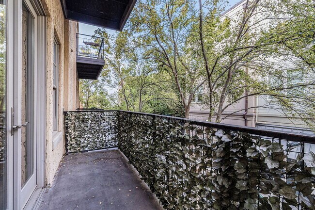 Building Photo - 925 Garrett St