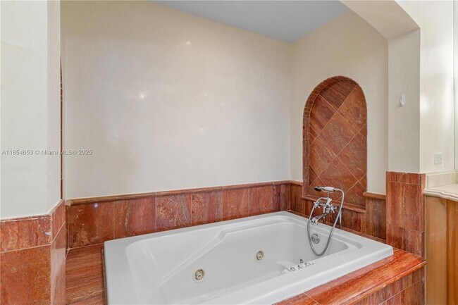 Building Photo - 17875 Collins Ave