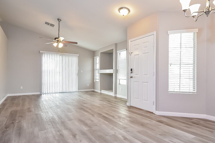 Building Photo - 8100 Pursuit Ct