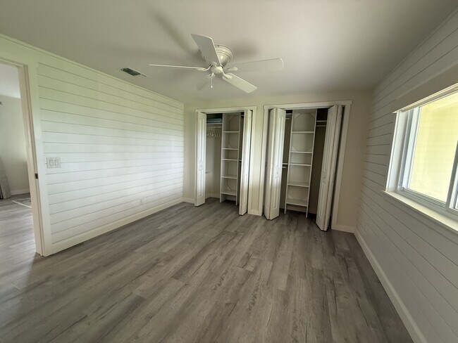 Building Photo - 637 Los Altos