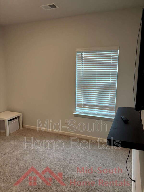 Building Photo - 515 Windemere Lp