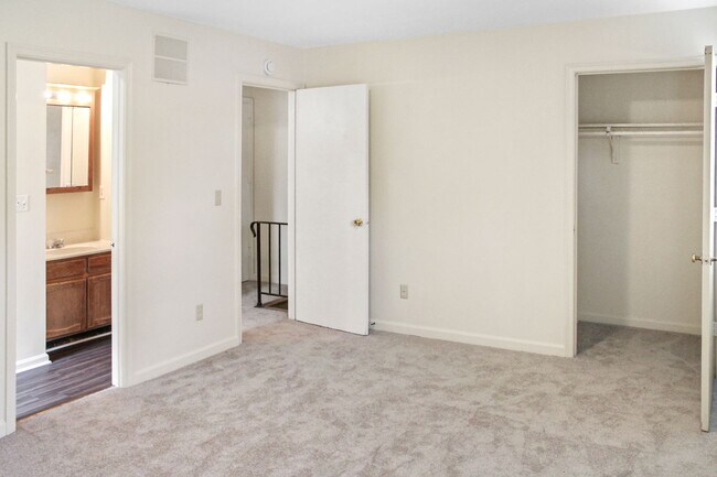 Building Photo - 2455 Whitney Ct