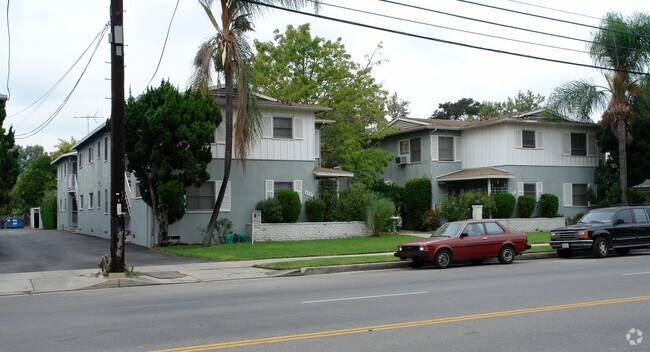 Primary Photo - 4945-4951 Whitsett Ave