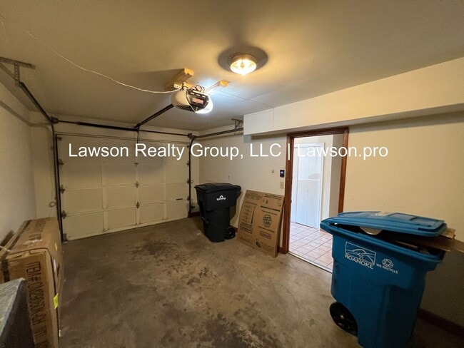 Building Photo - 2217 Jefferson St SW